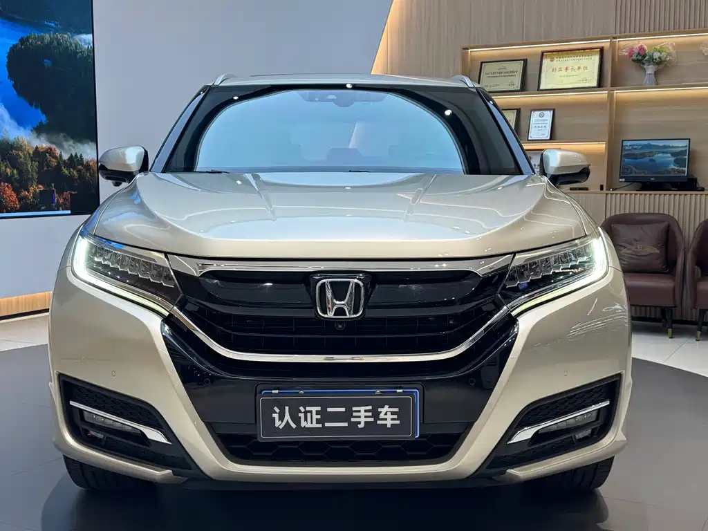 HONDA UR V