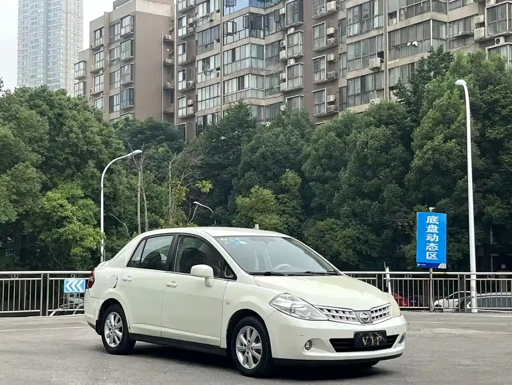 Nissan Tiida 2010
