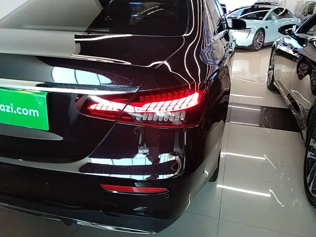 Mercedes-Benz E-Class — миниатюра 8