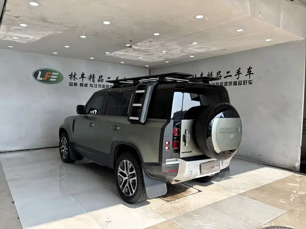 LAND ROVER DEFENDER