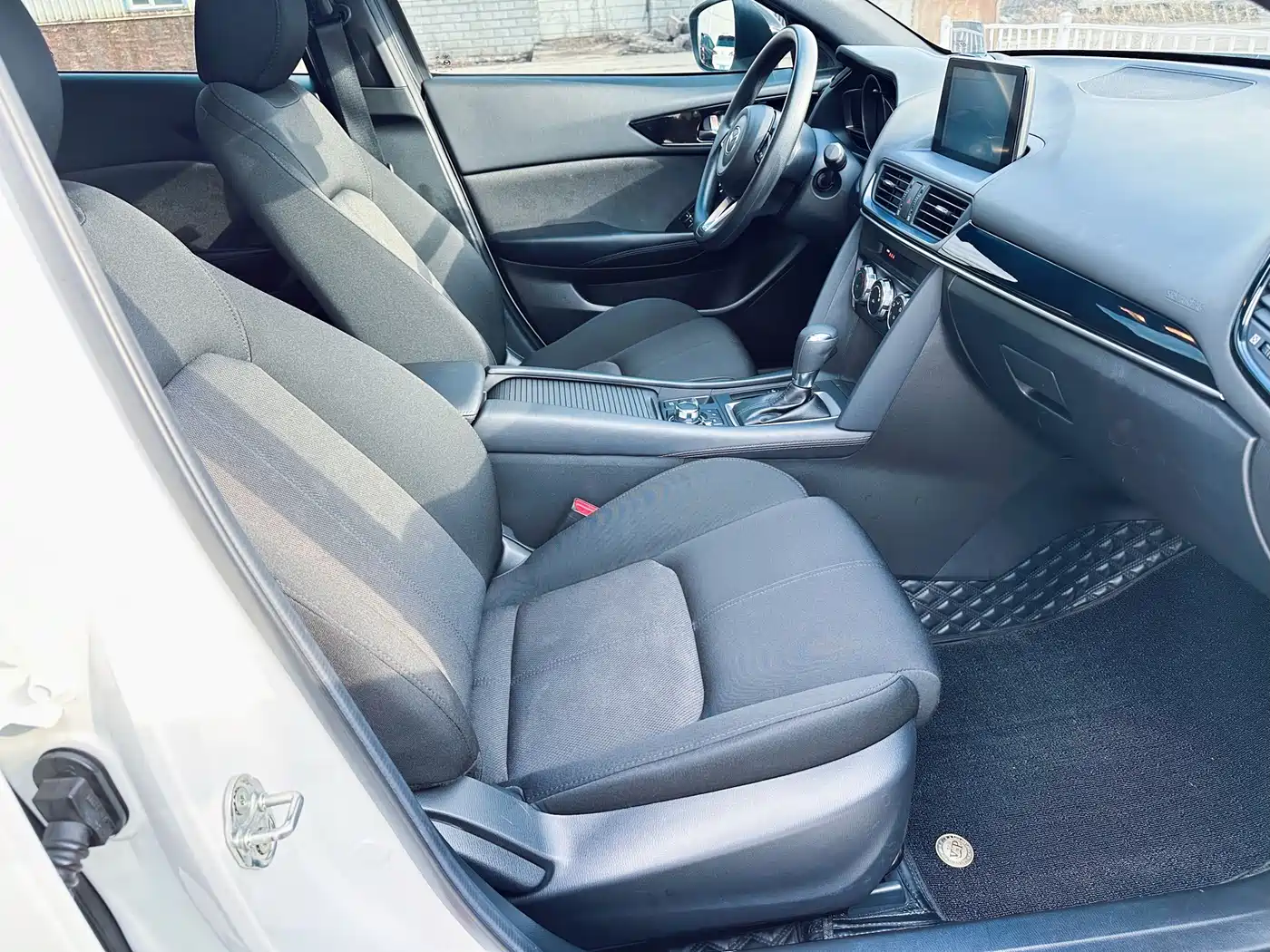 Mazda CX-4 2023 Белый из Китая, фото 6