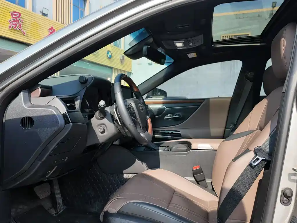 Lexus ES 2022 300h Premium