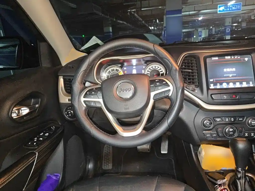 Jeep Cherokee — миниатюра 6