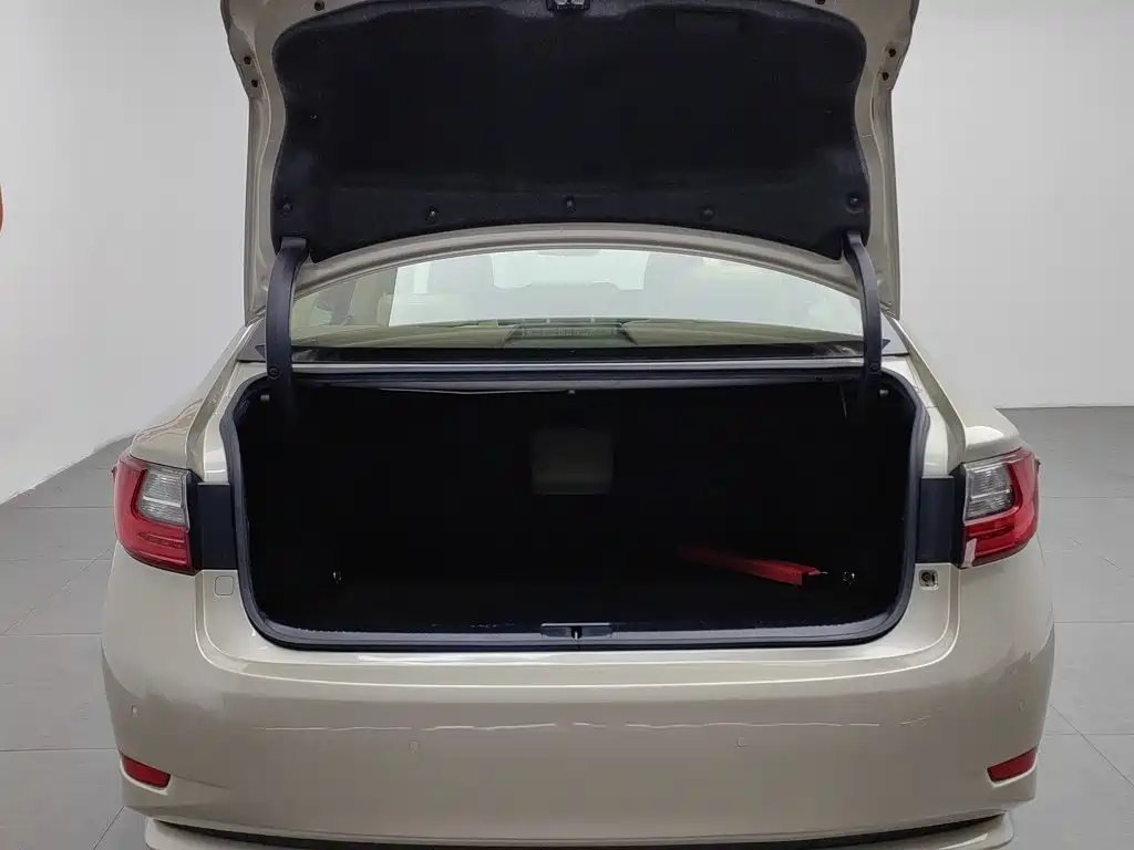 Lexus ES — миниатюра 16
