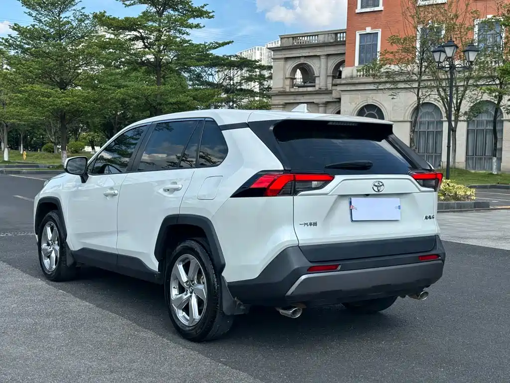 Toyota RAV4 — миниатюра 13