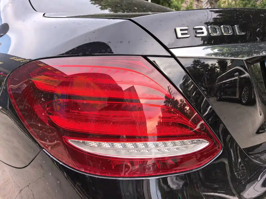 Mercedes-Benz E-Class — миниатюра 14