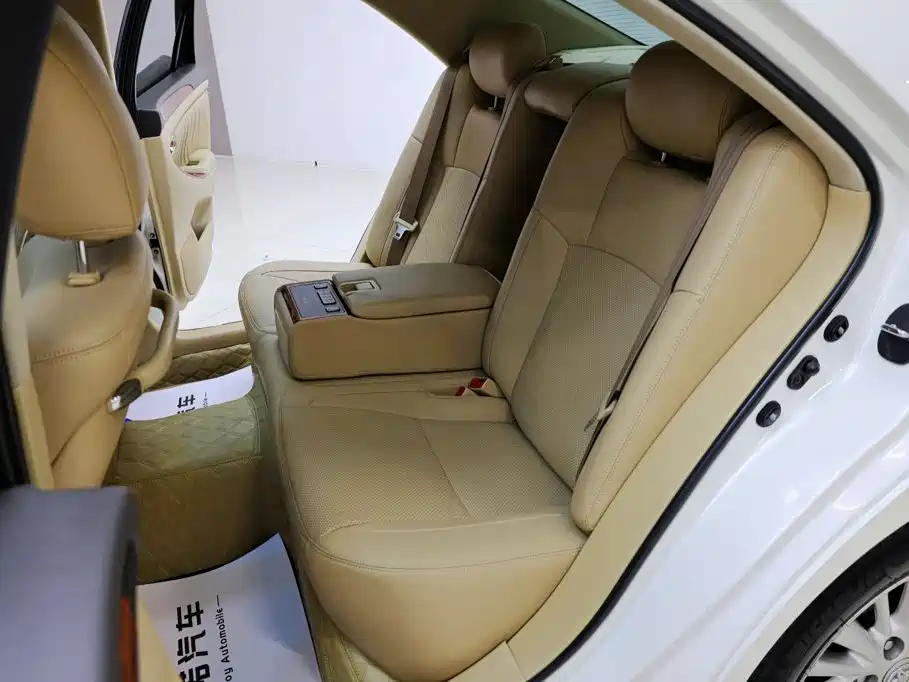 Toyota Crown — миниатюра 31