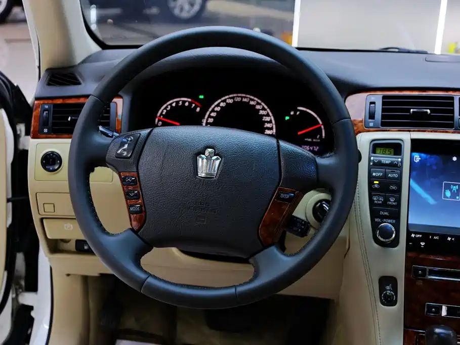 Toyota Crown — миниатюра 25