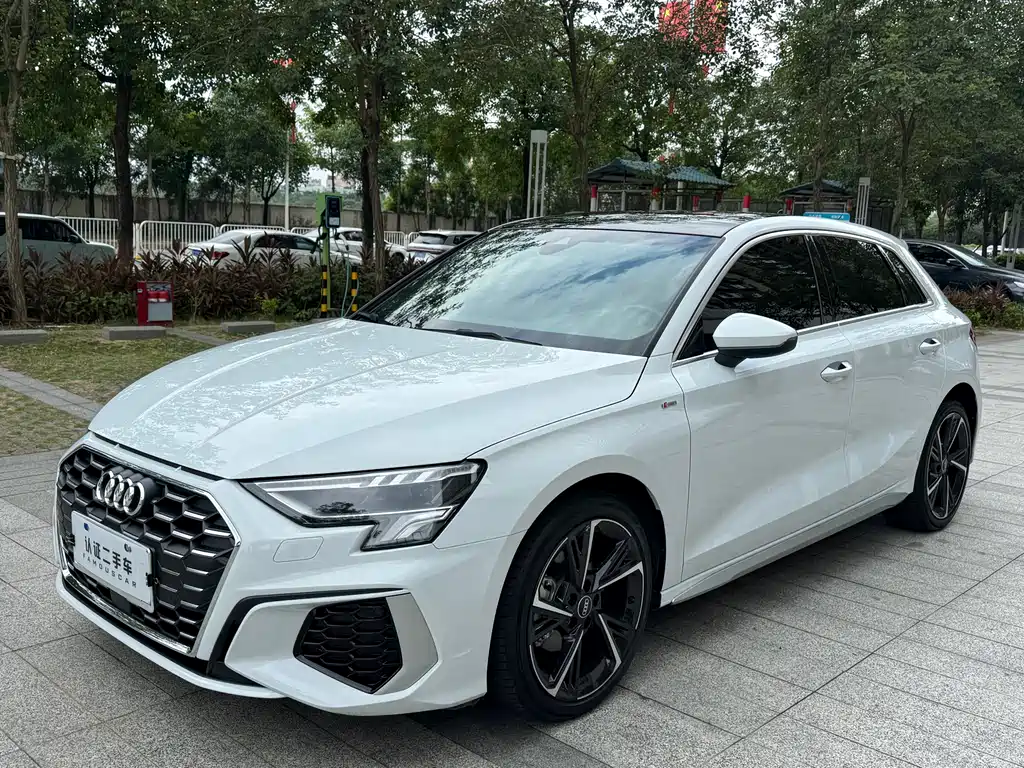 AUDI  A3