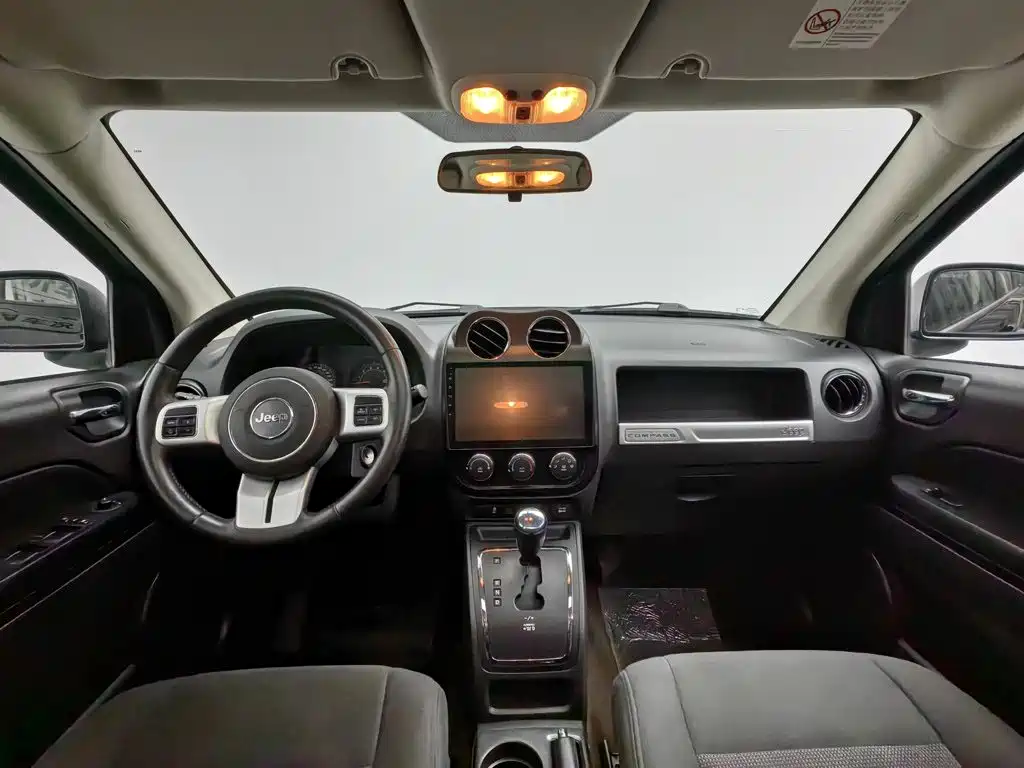 Jeep Compass (Import) — миниатюра 5