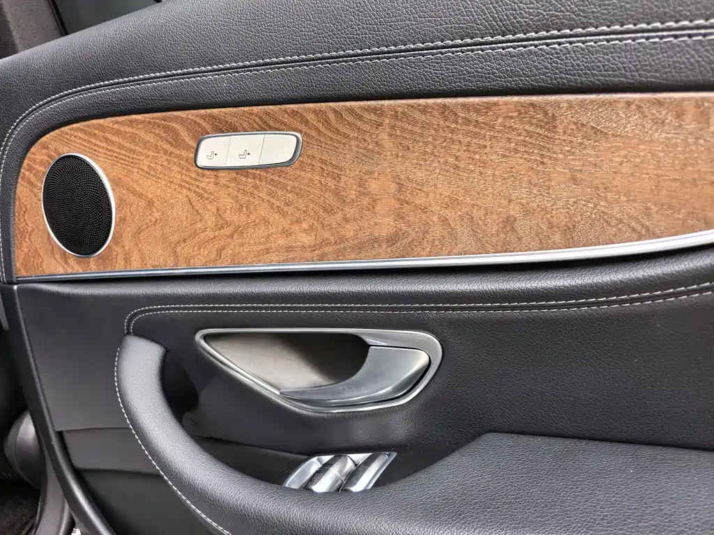 Mercedes-Benz E-Class — миниатюра 18