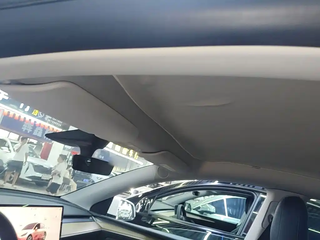 Tesla Model Y — миниатюра 18