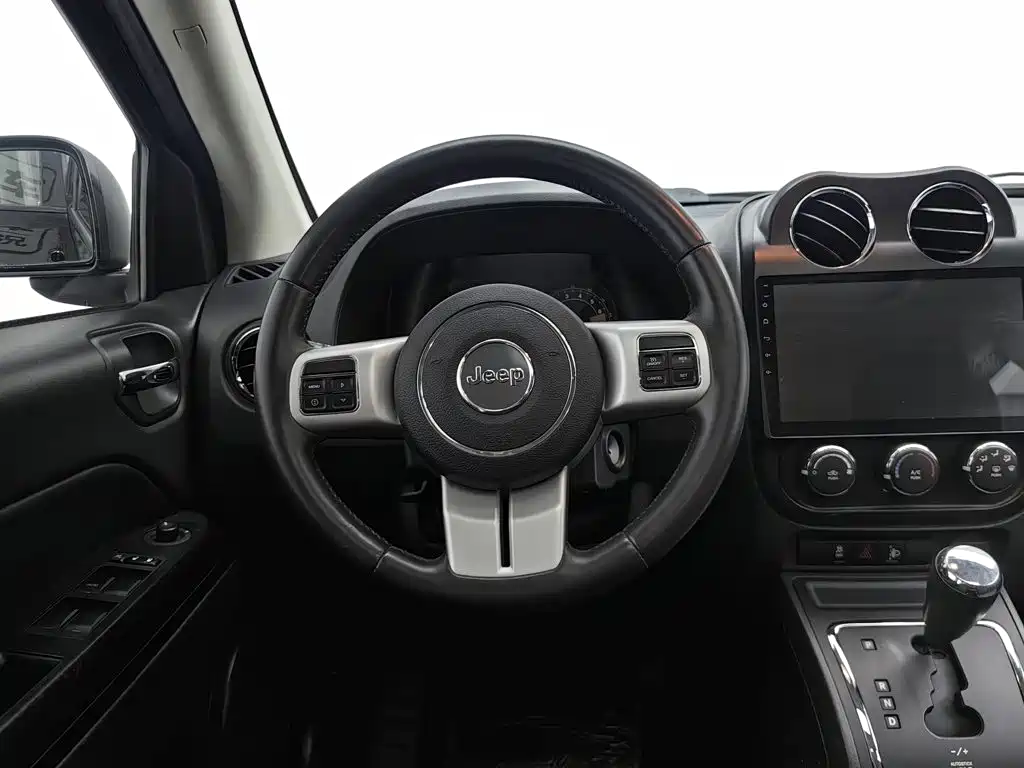 Jeep Compass (Import) — миниатюра 11