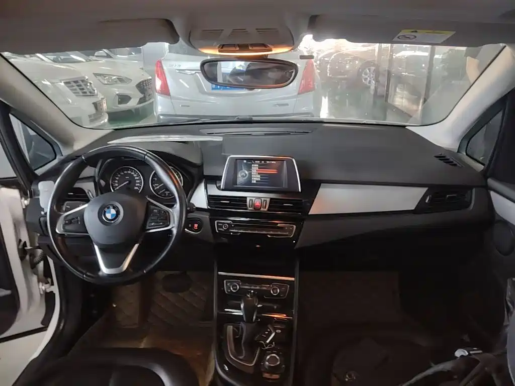 BMW 2 Series Active Tourer — миниатюра 10