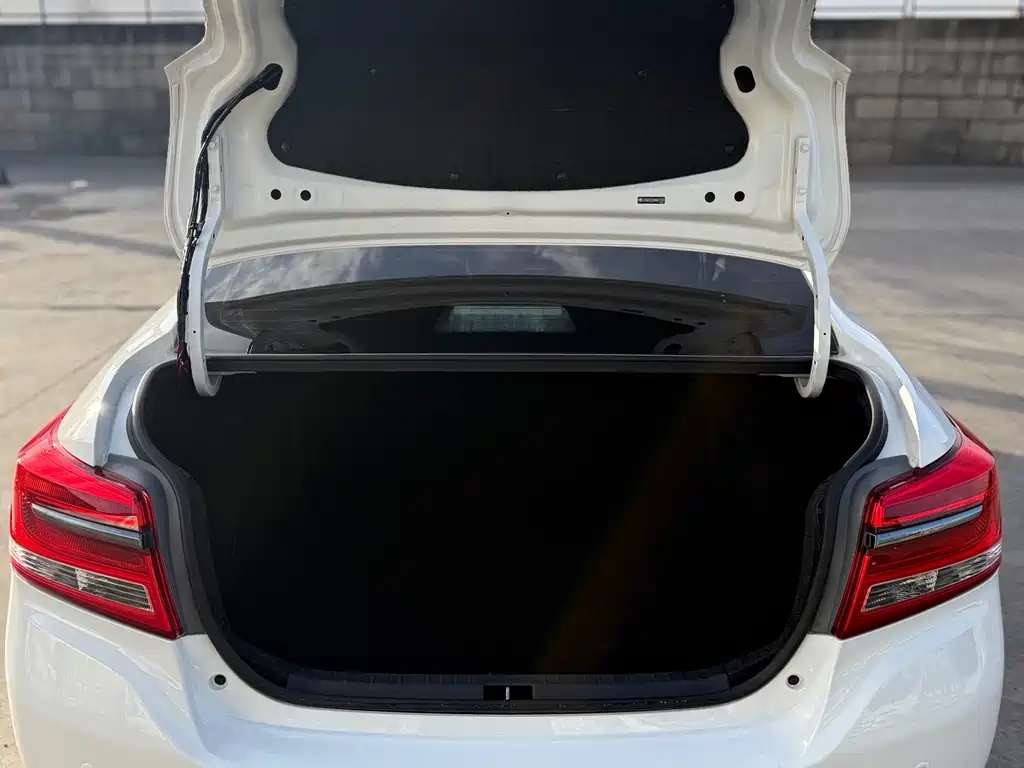 TOYOTA YARIS L TO ENJOY