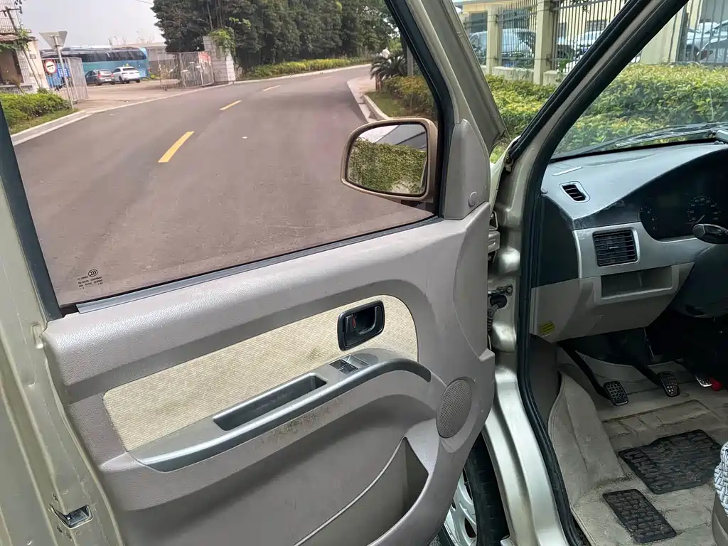 Wuling Rongguang — миниатюра 9