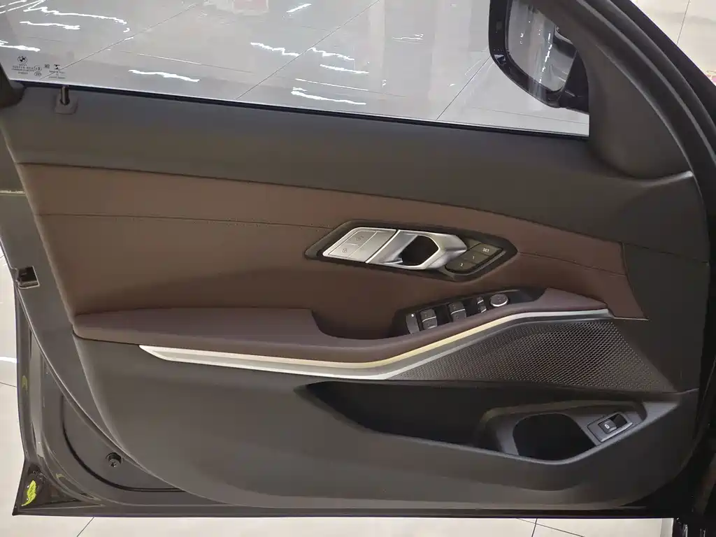 BMW 3 Series — миниатюра 8