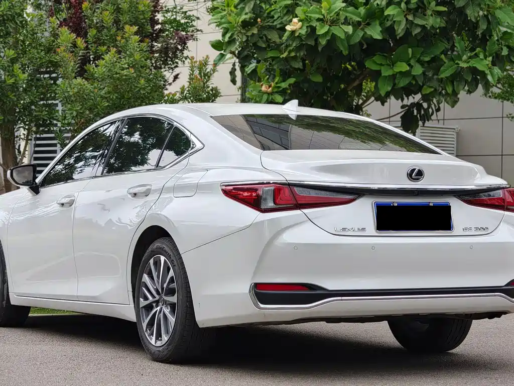 Lexus ES 2022 200