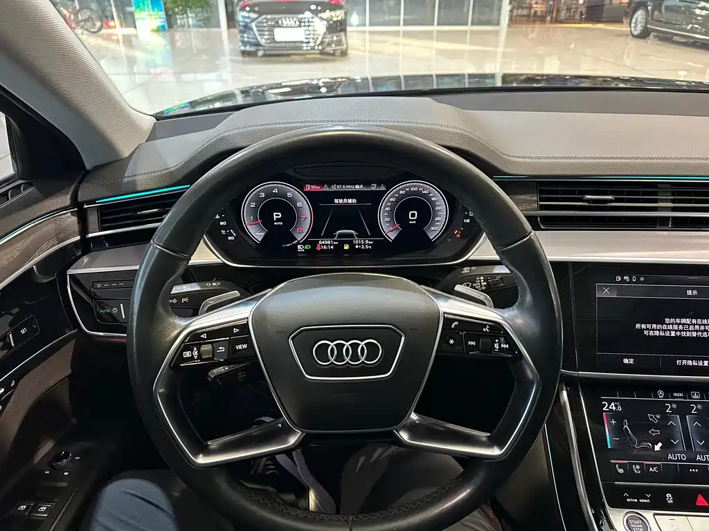 AUDI A8