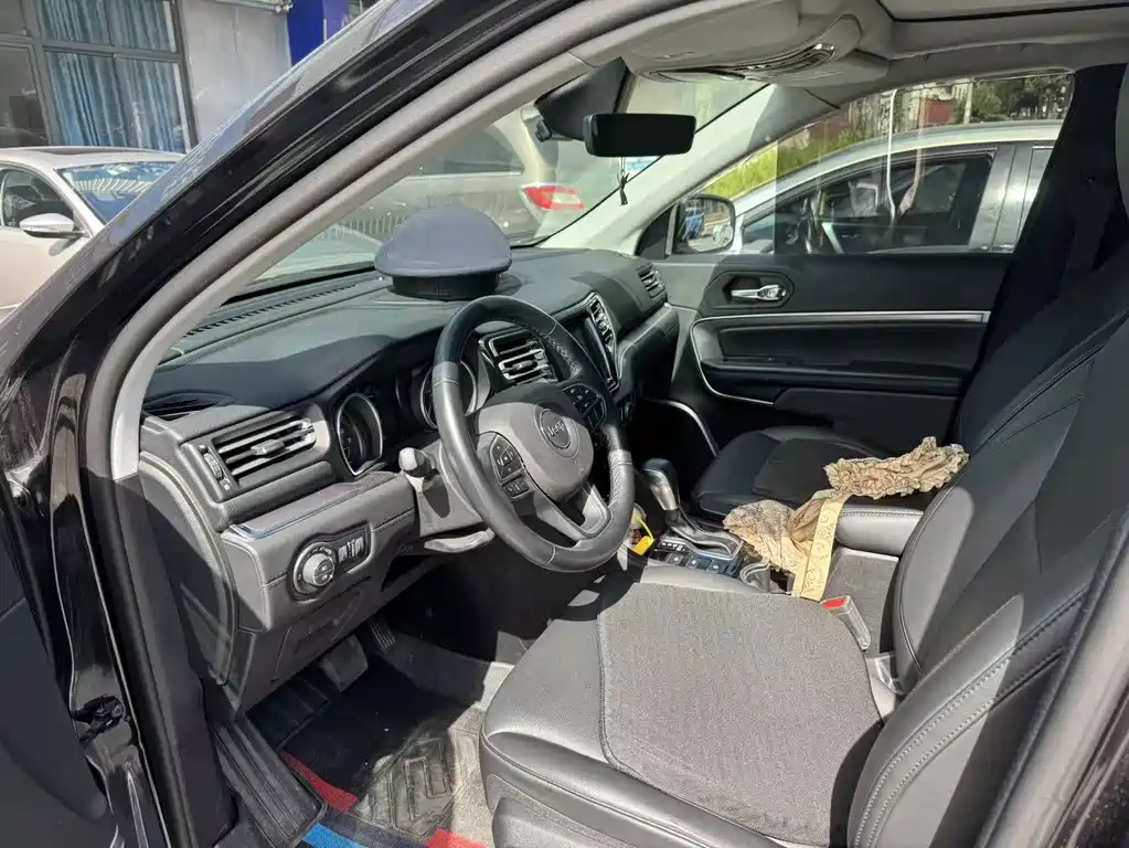 Jeep Grand Commander — миниатюра 7