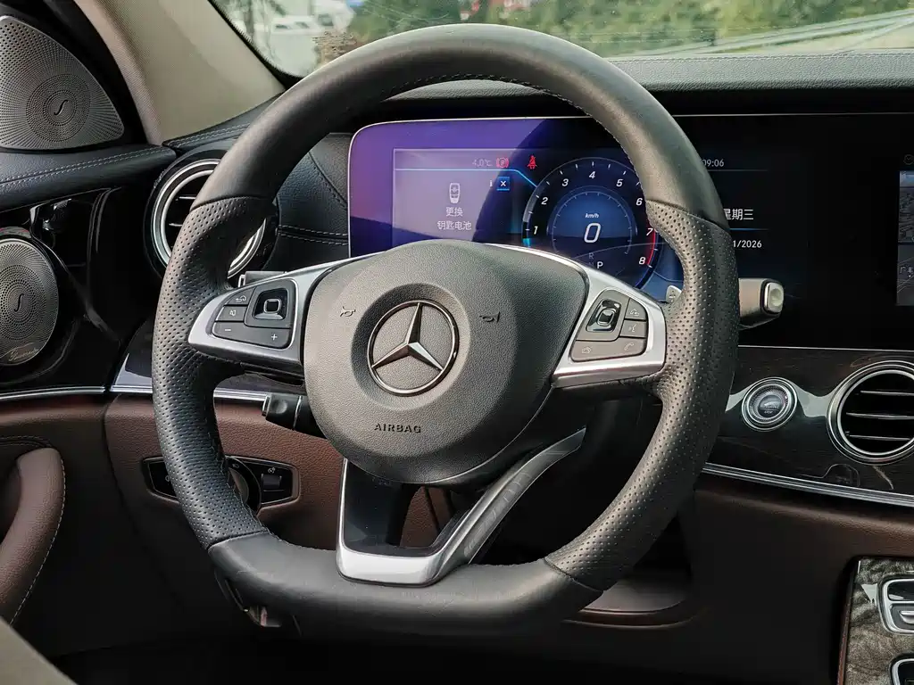 MERCEDES-BENZ E CLASS