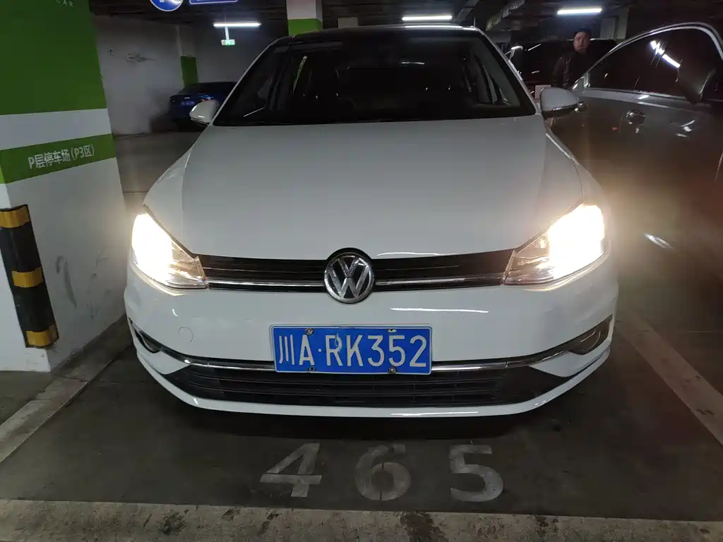 VOLKSWAGEN GOLF