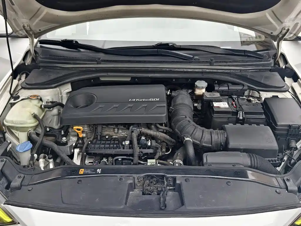 Hyundai Elantra — миниатюра 6