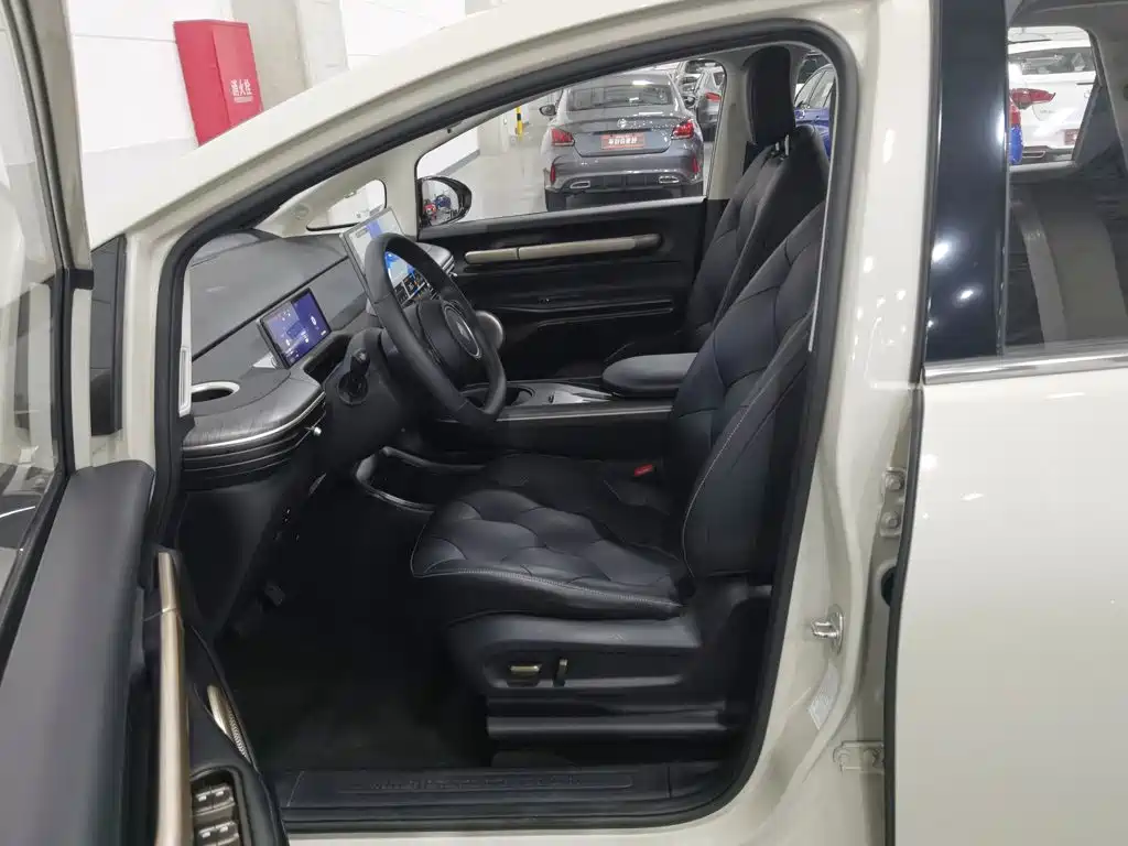 Baojun Yunduo — миниатюра 10