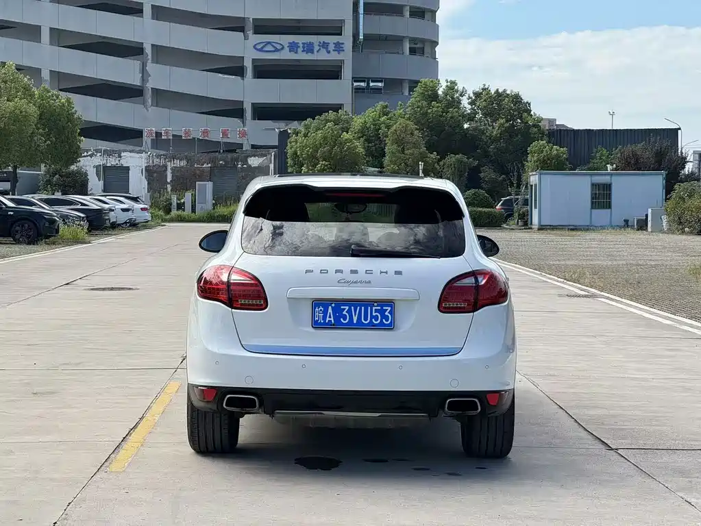 Porsche Cayenne — миниатюра 5