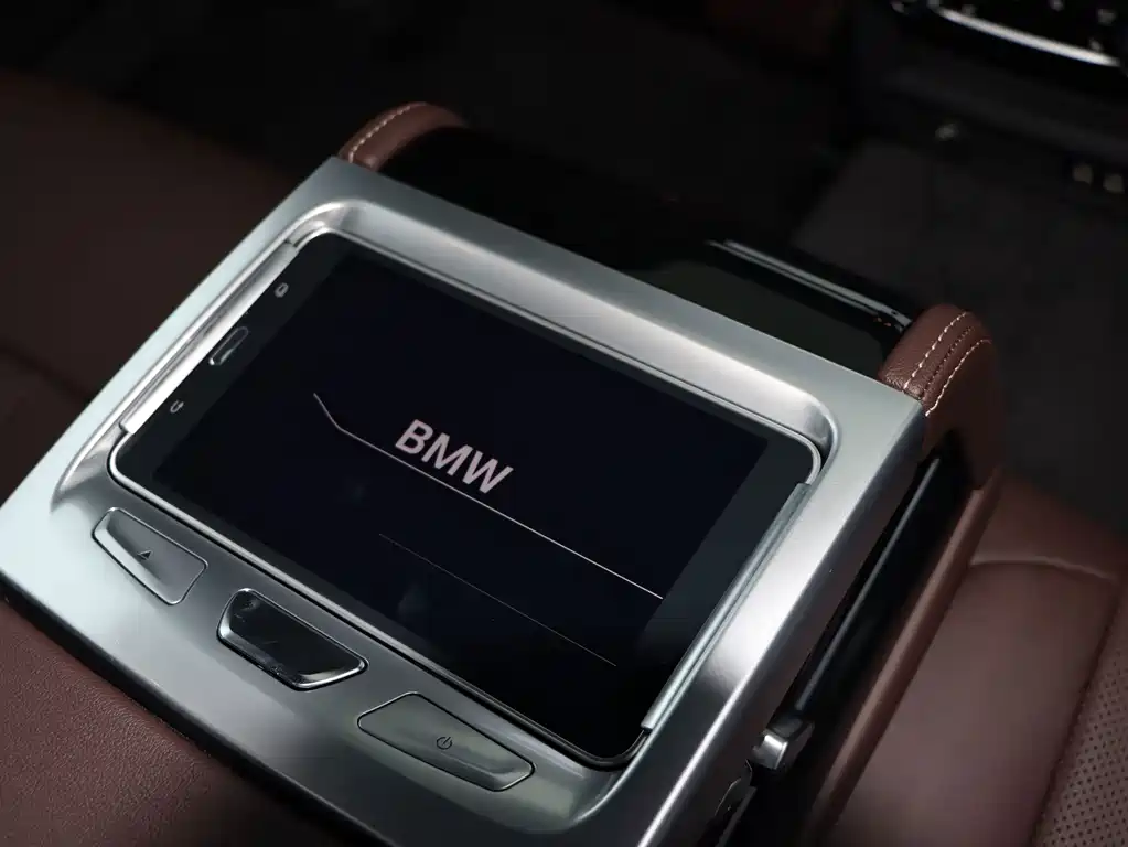BMW 5 Series — миниатюра 19