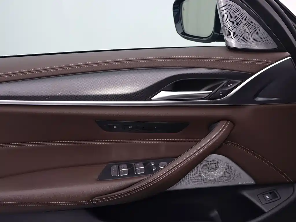 BMW 5 Series — миниатюра 16