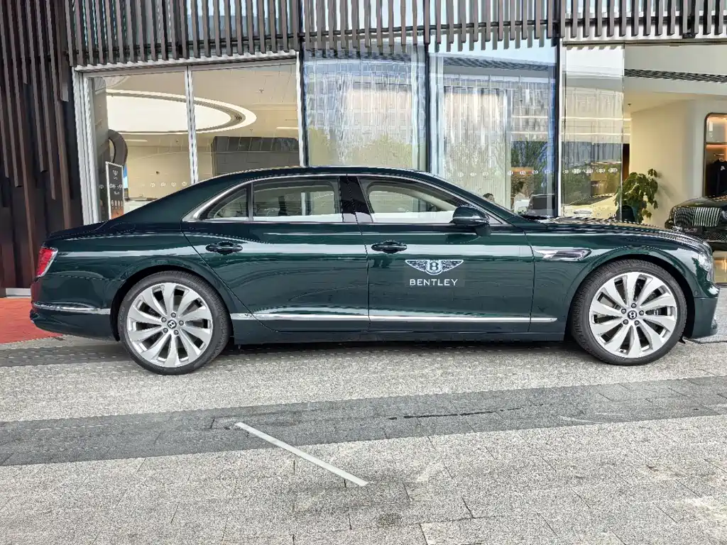Bentley Flying Spur PHEV — миниатюра 3