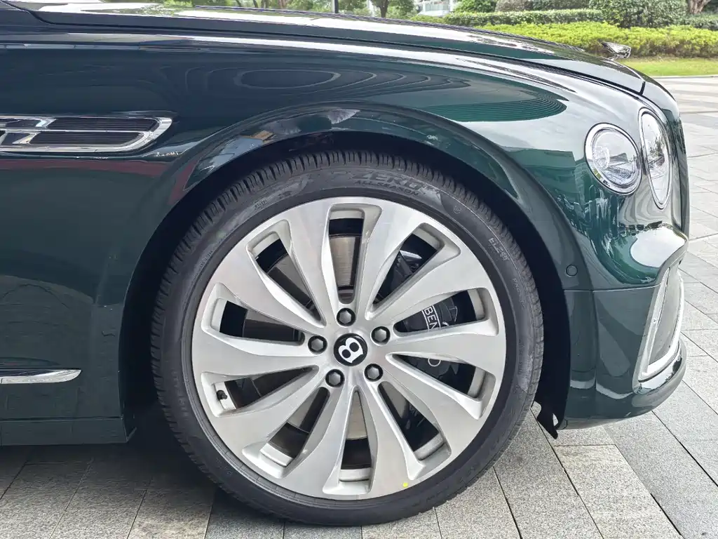 Bentley Flying Spur PHEV — миниатюра 8