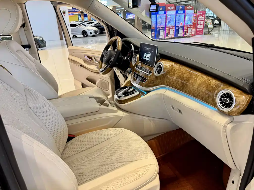 Mercedes-Benz V-Class V 2018 V 260 L Luxury Long Wheelbase VI