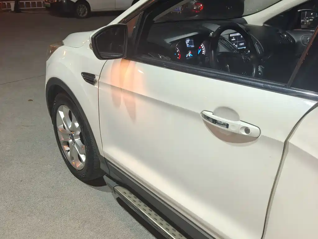 Ford Kuga — миниатюра 7