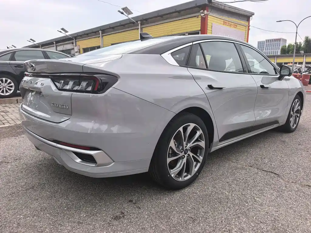 Ford Mondeo — миниатюра 15