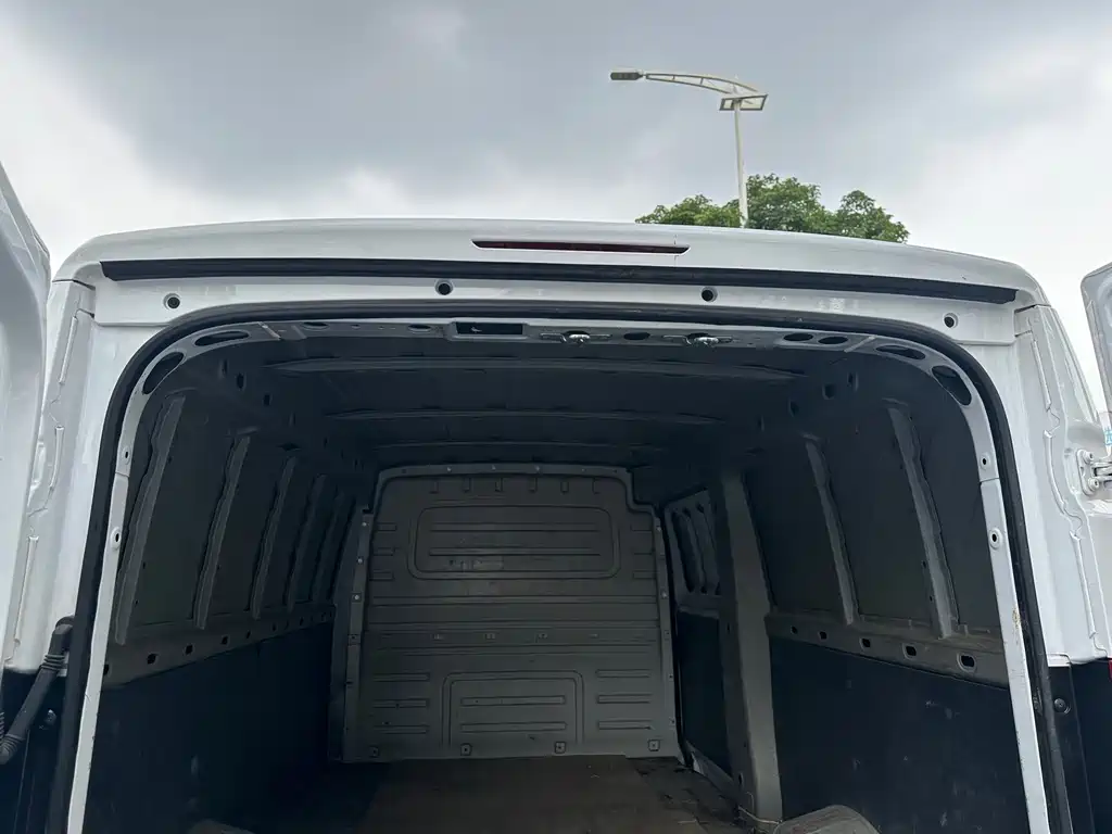 Wuling Yangguang — миниатюра 5