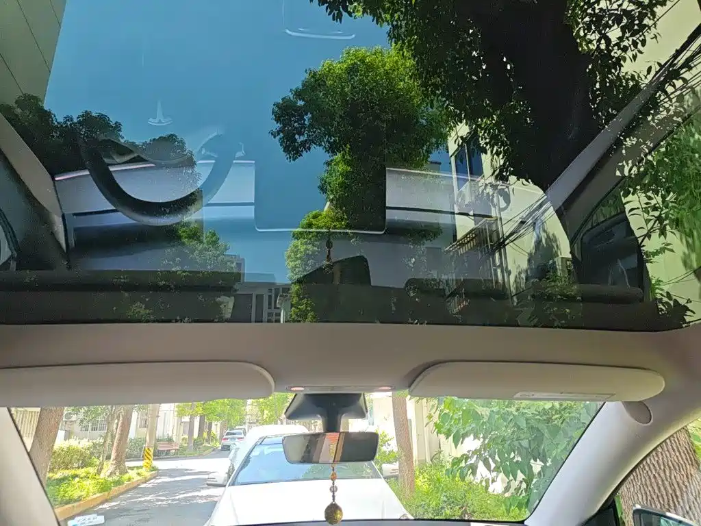 Tesla Model Y — миниатюра 14