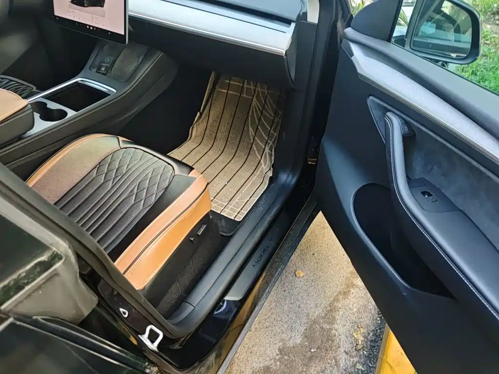 Tesla Model Y — миниатюра 21