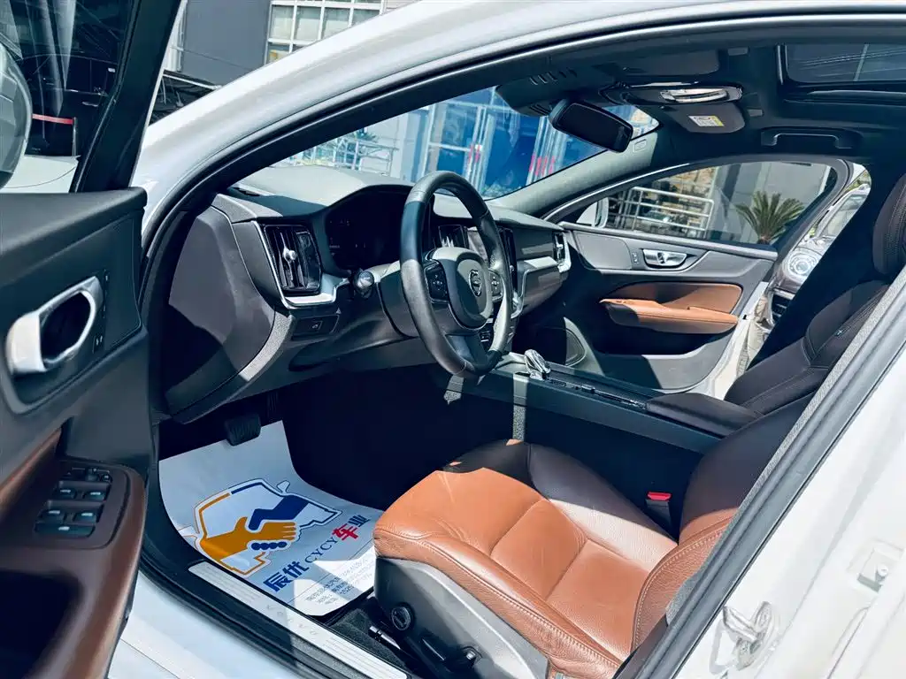 Volvo S60 2023 B4 Luxury