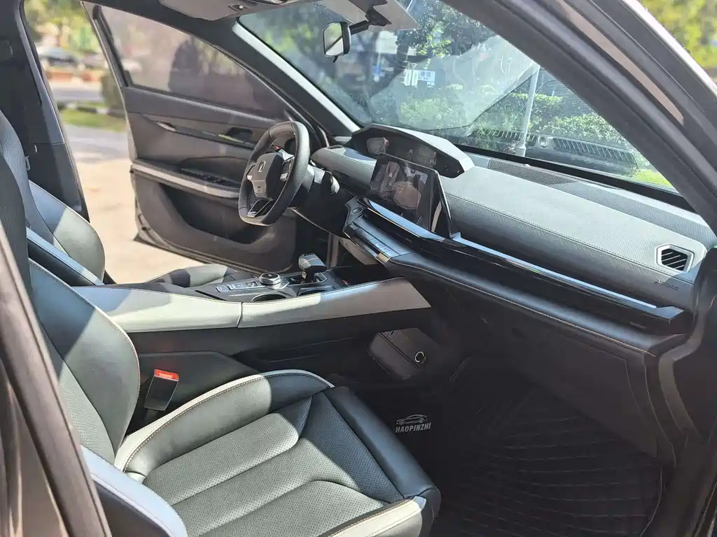 Changan UNI-V 2022 1.5T Luxury