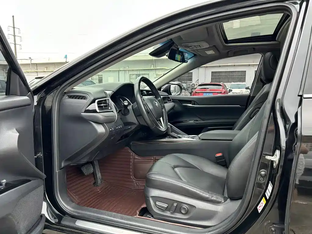 Toyota Camry 2018 2.0G Luxury