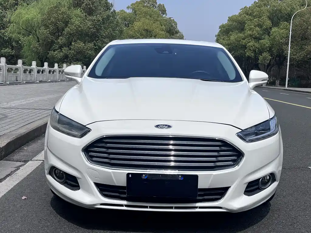 Ford Mondeo 2013 2.0L GTDi200 Fashion