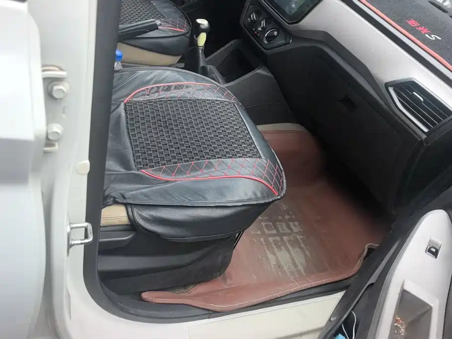 Wuling Hongguang — миниатюра 8