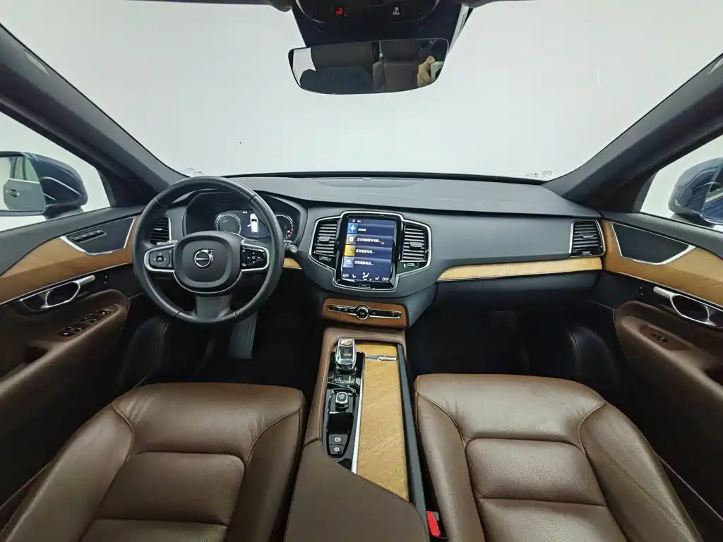 Volvo XC90 2022 B6 Luxury 7 мест