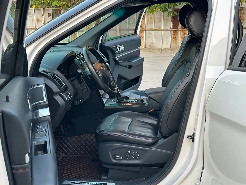 Ford Explorer (Import) — миниатюра 7