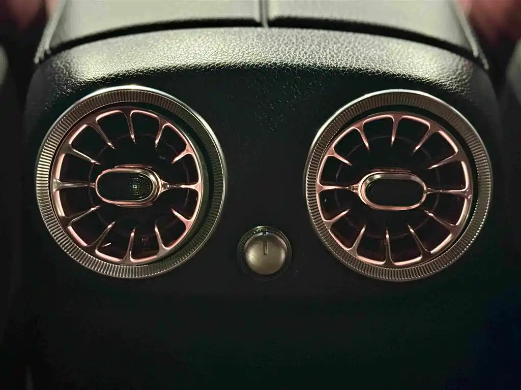 Mercedes-Benz C-Class — миниатюра 13