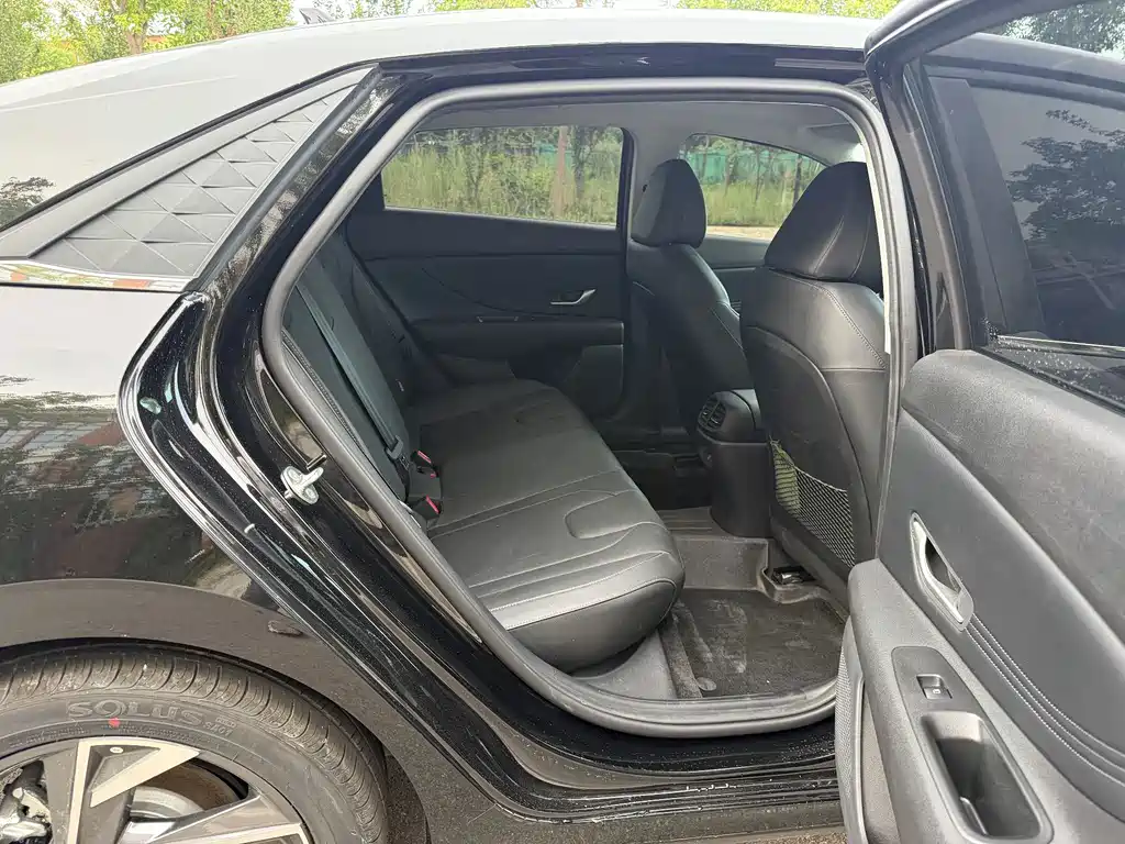 Hyundai Elantra — миниатюра 13