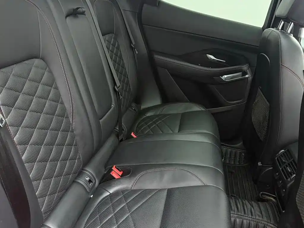 Jaguar E-PACE — миниатюра 3