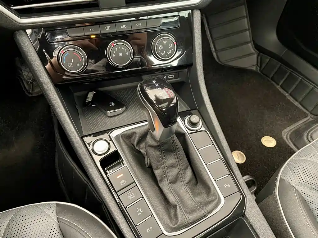 Volkswagen Sagitar 2023 300TSI DSG